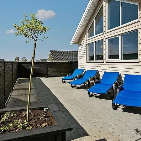 Eskilstrup Sleeps 18 Pool Wifi