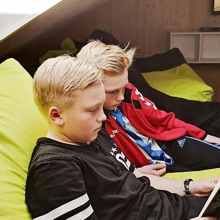 Eskilstrup Sleeps 18 Pool Wifi *