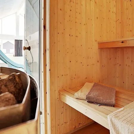 Eskilstrup Sleeps 18 Pool Wifi Holiday home *